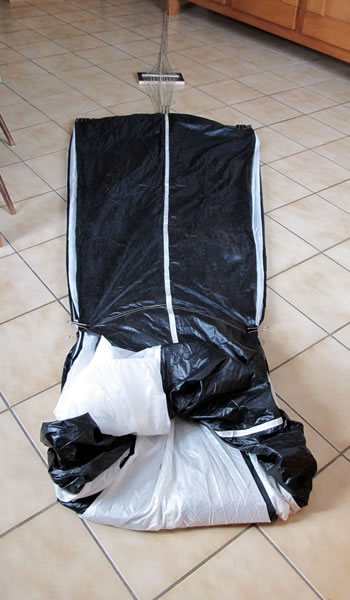 pliage du parachute de vol libre : rentrer l'apex