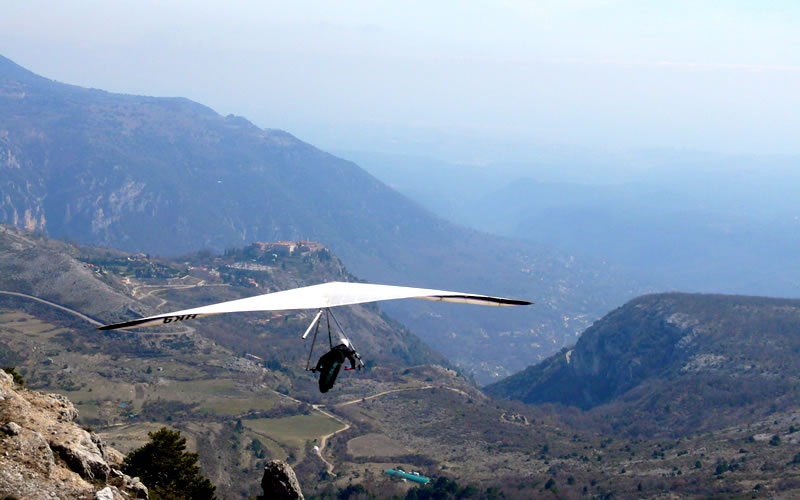 décollage de Michel Charpentier en deltaplane à Gourdon